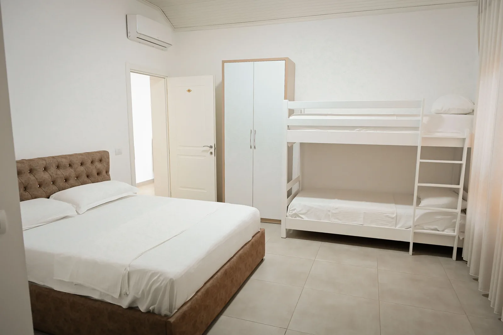 Dhomë Familjare 5 Personash