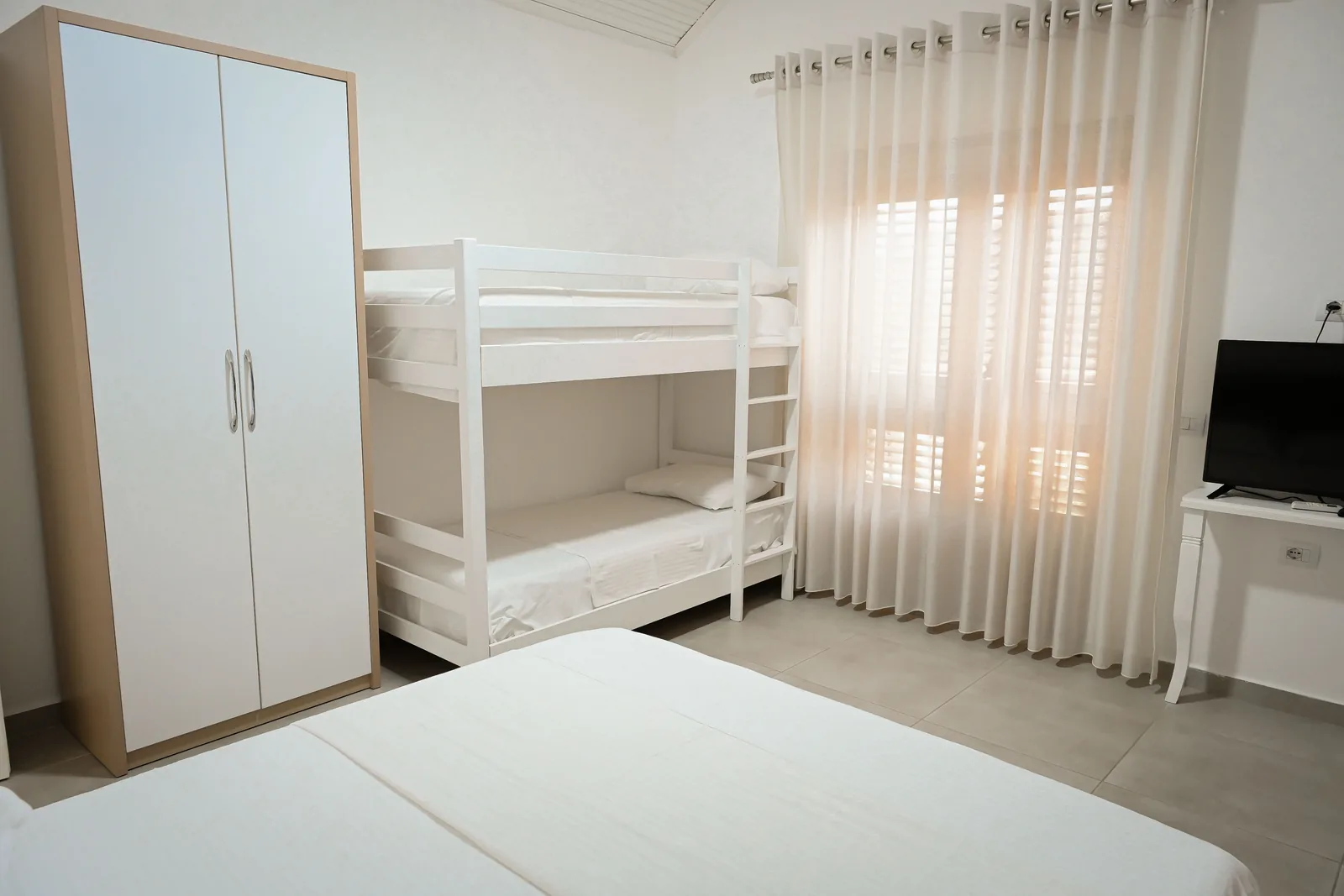 Dhomë Familjare 5 Personash