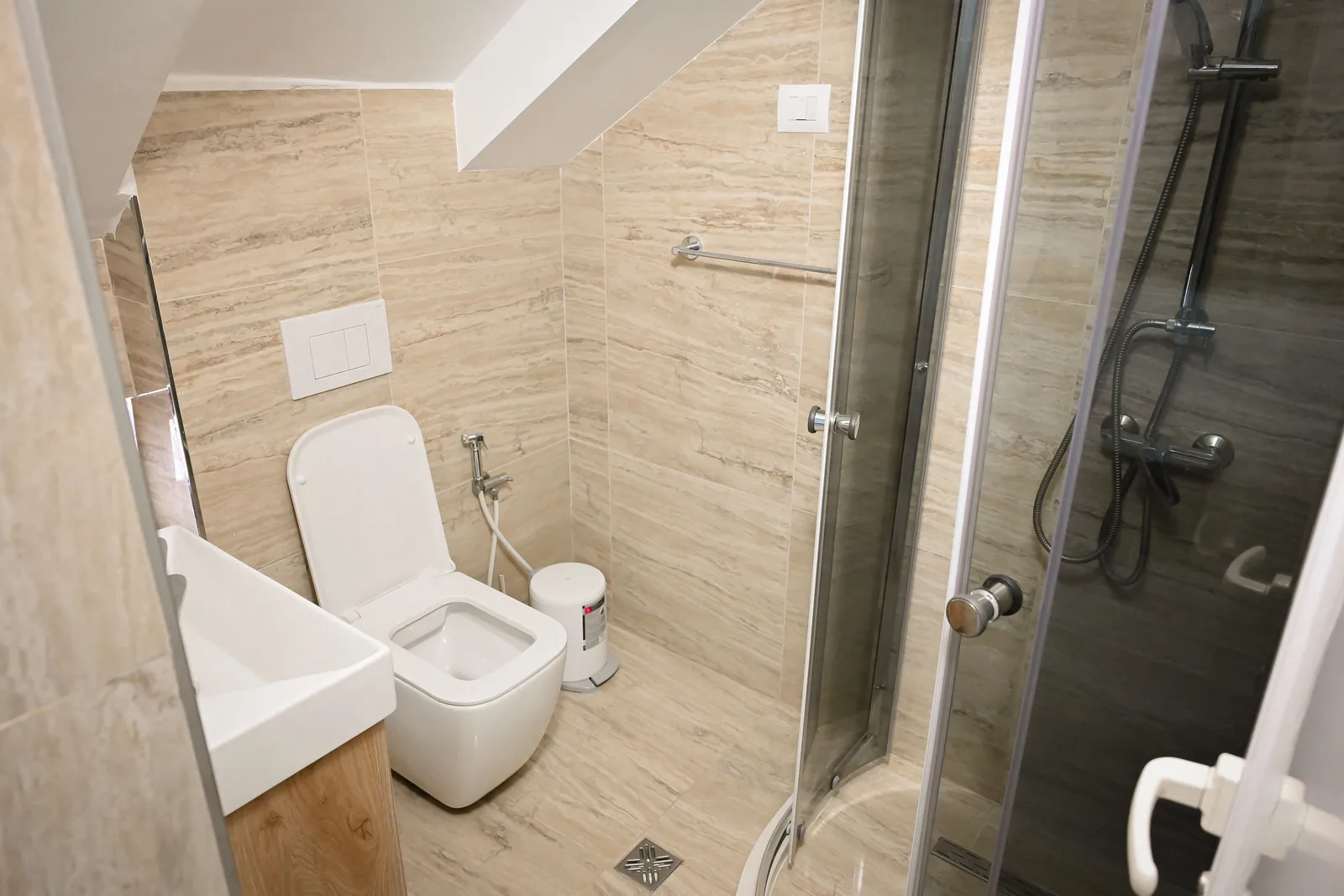 Dhomë Familjare 5 Personash