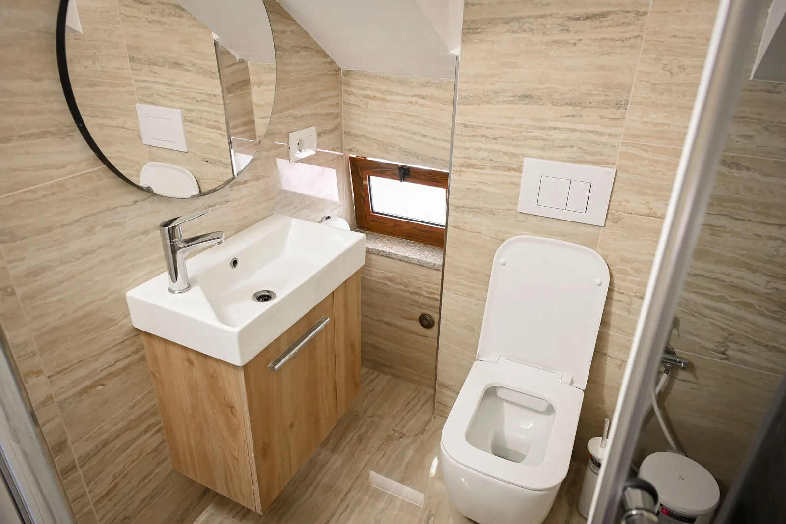 Dhomë Familjare 5 Personash